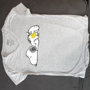 Gray v-neck snoopy shirt